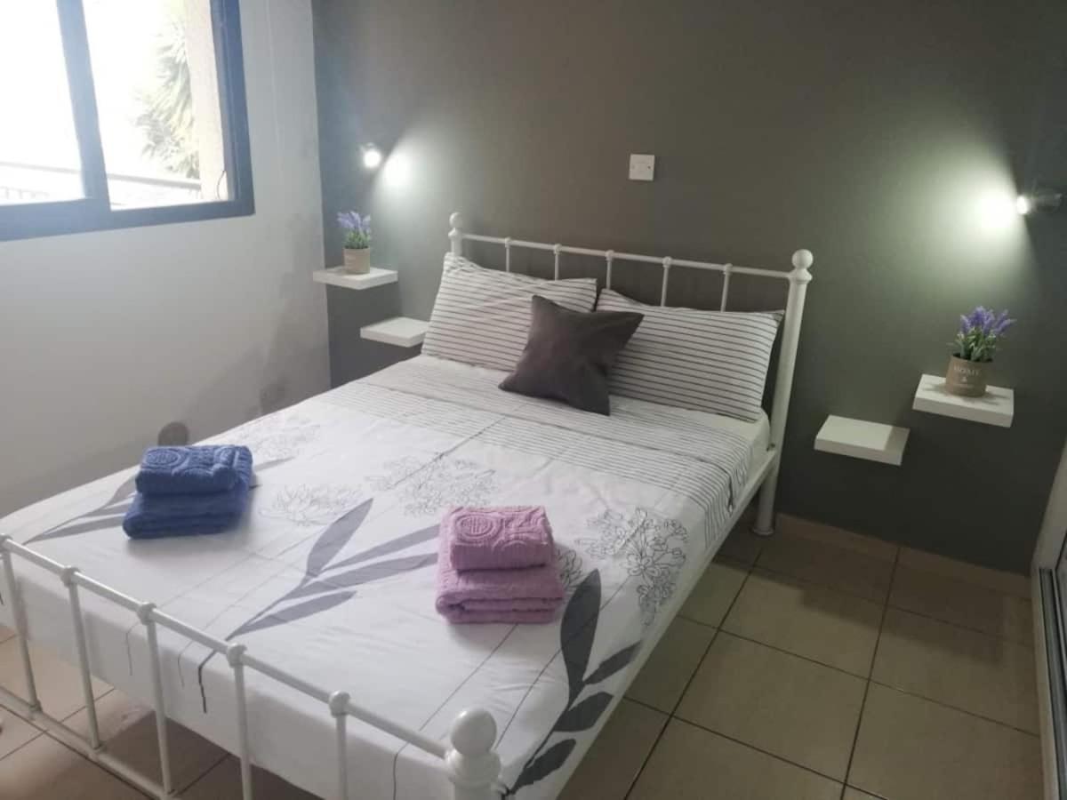 Cozy 1 Bedroom Apartment Close To The Beach Пафос Екстериор снимка