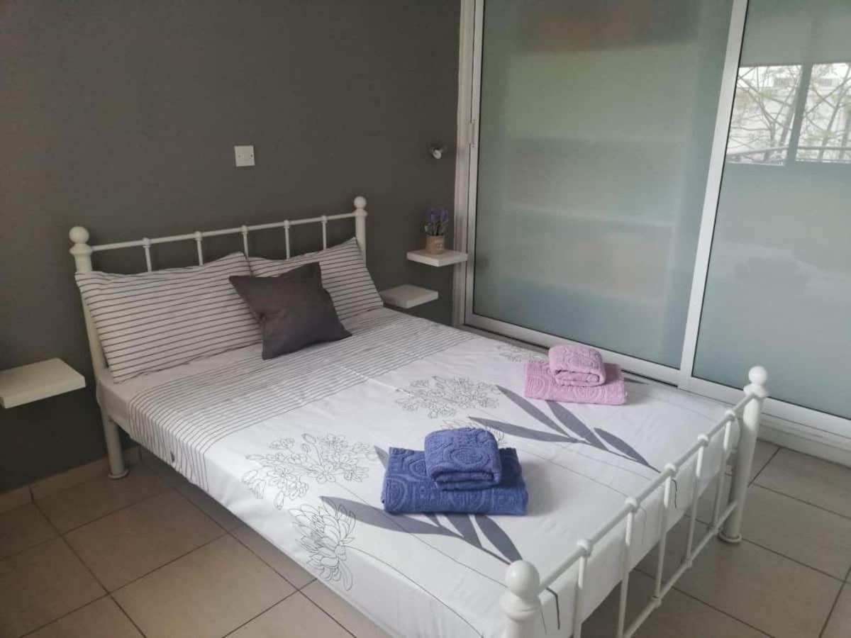 Cozy 1 Bedroom Apartment Close To The Beach Пафос Екстериор снимка