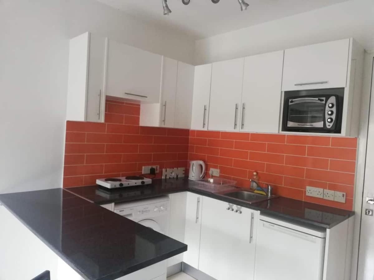 Cozy 1 Bedroom Apartment Close To The Beach Пафос Екстериор снимка