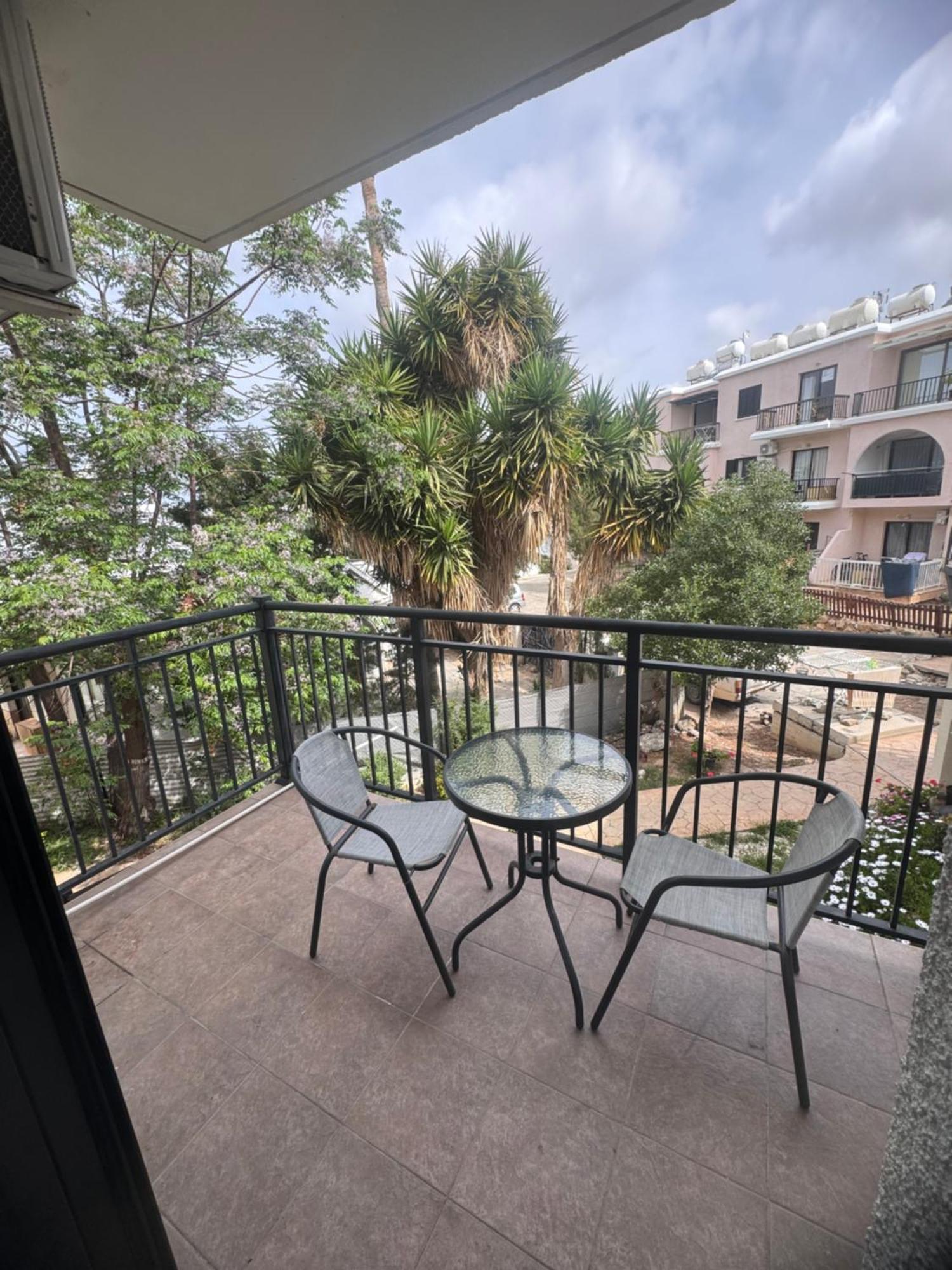 Cozy 1 Bedroom Apartment Close To The Beach Пафос Екстериор снимка